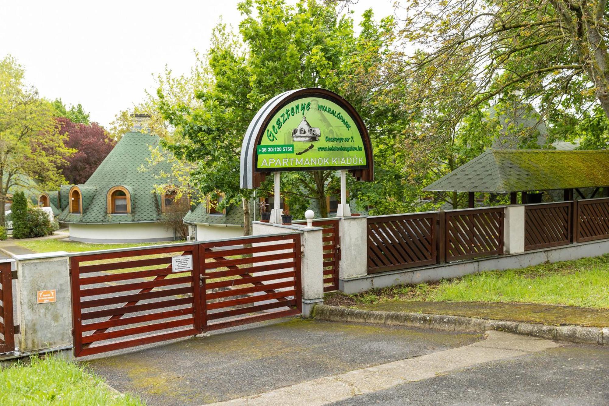 Gesztenye Nyaralopark Балатонудвари Экстерьер фото